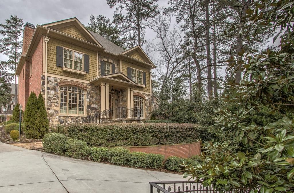 5 bedroom single family residence sold at 982 Canter Road, Atlanta, GA 30324