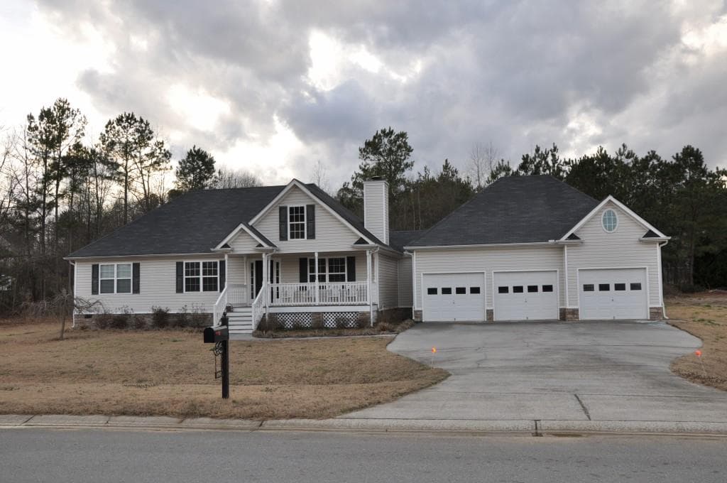 226 Kings Pointe Drive, Calhoun, GA 30701 — most recent listing photo