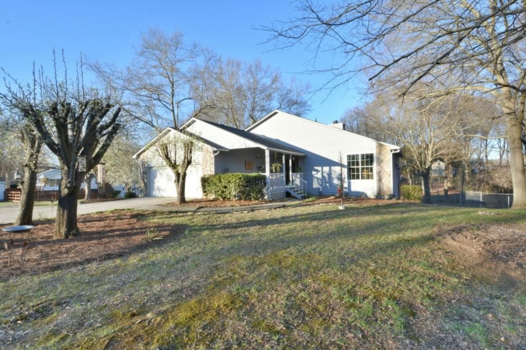 3 bedroom, 1,936 sq ft single family residence sold at 3650 Bay Creek Road, Loganville, GA 30052