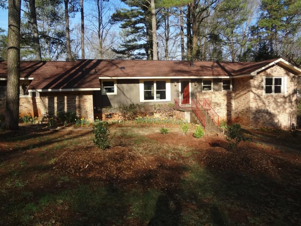 4 bedroom, 2,400 sq ft single family residence sold at 1244 Pinehurst Circle, Smyrna, GA 30080