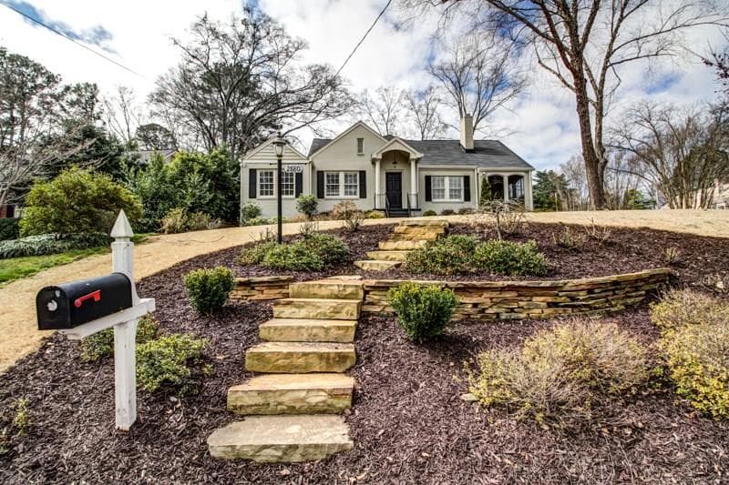 3 bedroom, 3,000 sq ft single family residence sold at 2880 Alpine Road, Atlanta, GA 30305