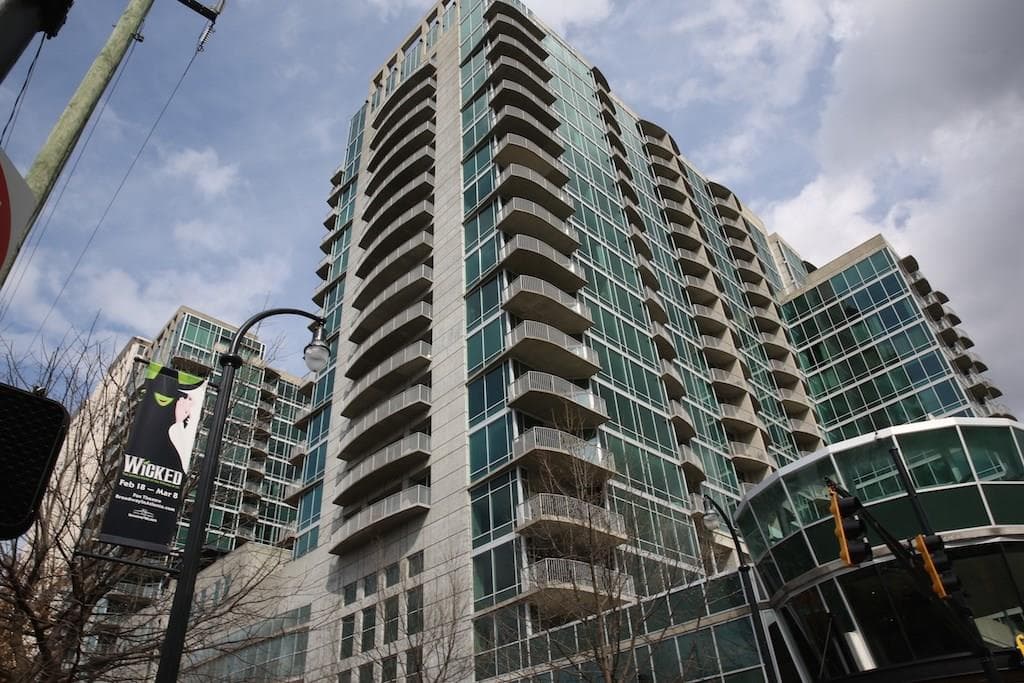 1 bedroom, 703 sq ft condominium sold at 943 Peachtree Street 817, Atlanta, GA 30309