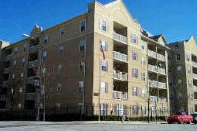 2 bedroom, 1,000 sq ft condominium sold at 1074 Peachtree Walk B518, Atlanta, GA 30309