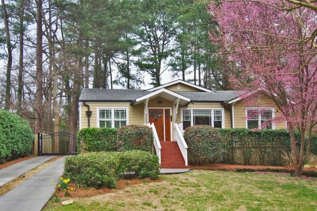 4 bedroom, 1,814 sq ft single family residence sold at 1441 Woodland Hills Drive, Atlanta, GA 30324