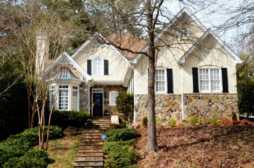 3 bedroom, 4,226 sq ft single family residence sold at 310 Fountain Oaks Lane, Atlanta, GA 30342