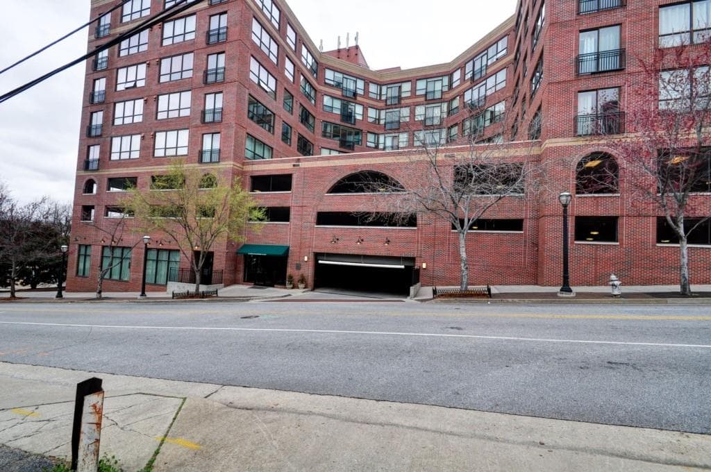 1 bedroom, 900 sq ft condominium sold at 115 W Peachtree Place 501, Atlanta, GA 30313