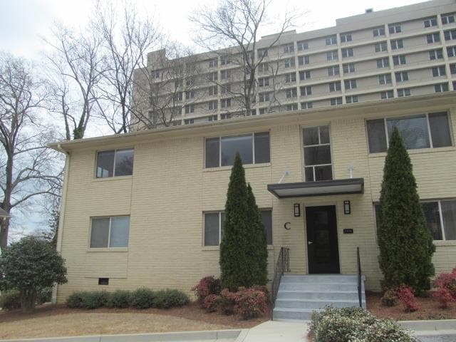 2 bedroom, 960 sq ft condominium sold at 449 Clairemont Avenue C3, Decatur, GA 30030