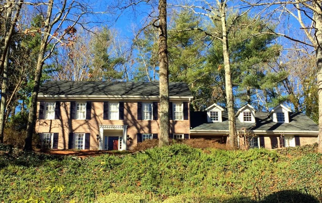 5 bedroom, 3,884 sq ft single family residence sold at 4680 Paran Valley, Atlanta, GA 30327