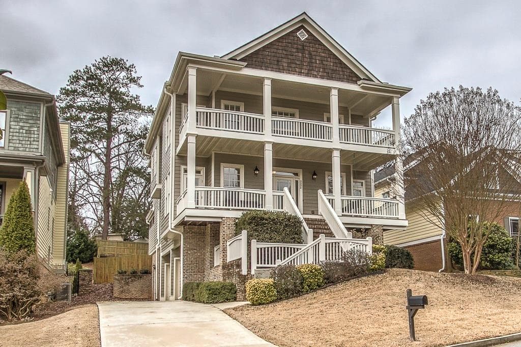 5 bedroom, 3,105 sq ft single family residence sold at 3224 Lynwood Drive, Brookhaven, GA 30319