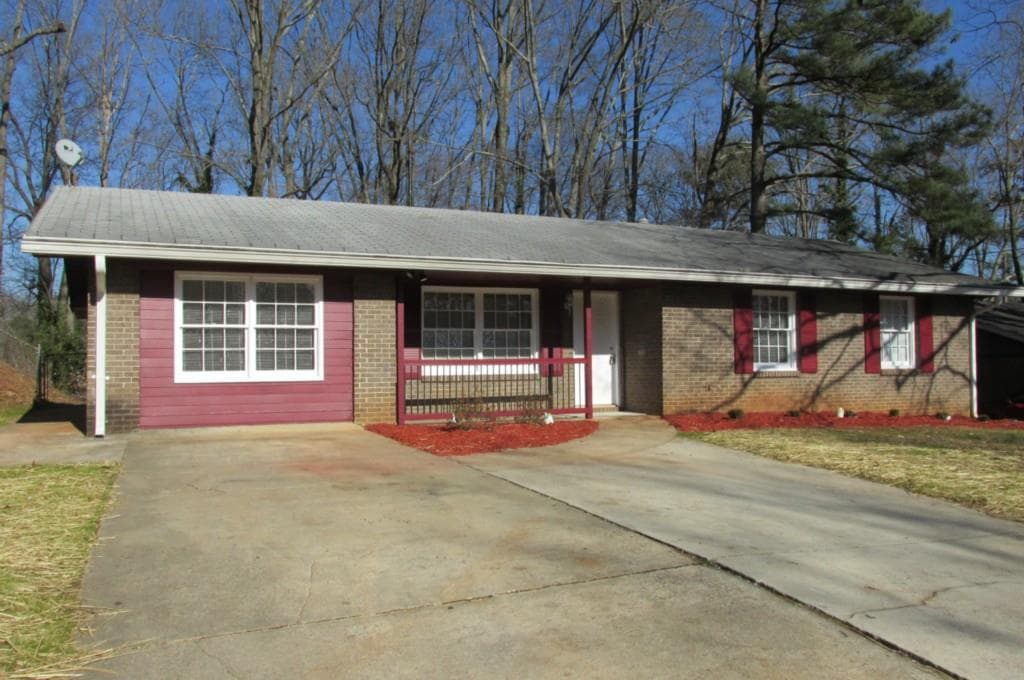 899 Pine Roc Drive, Stone Mountain, GA 30083 — most recent listing photo