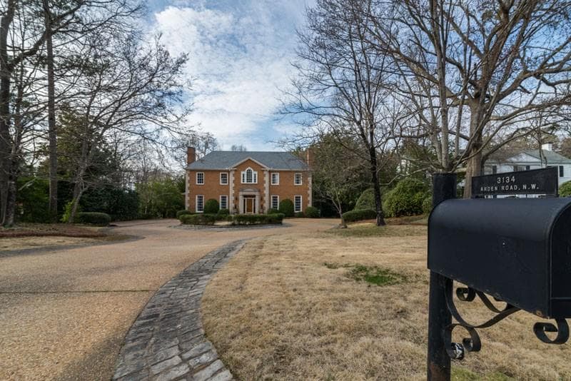 5 bedroom, 8,600 sq ft single family residence sold at 3134 Arden Road, Atlanta, GA 30305