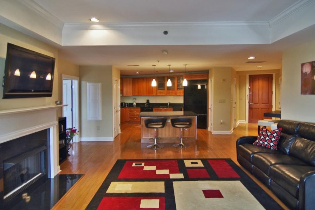 2 bedroom, 1,329 sq ft condominium sold at 2881 PEACHTREE Road 1102, Atlanta, GA 30305