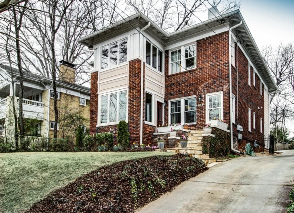3 bedroom, 2,700 sq ft single family residence sold at 648 Cresthill Avenue, Atlanta, GA 30306
