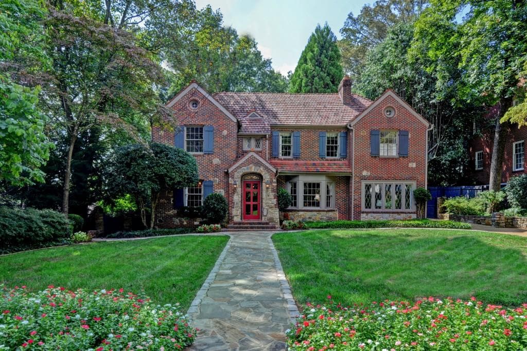 4 bedroom, 4,740 sq ft single family residence sold at 2468 Montview Drive, Atlanta, GA 30305