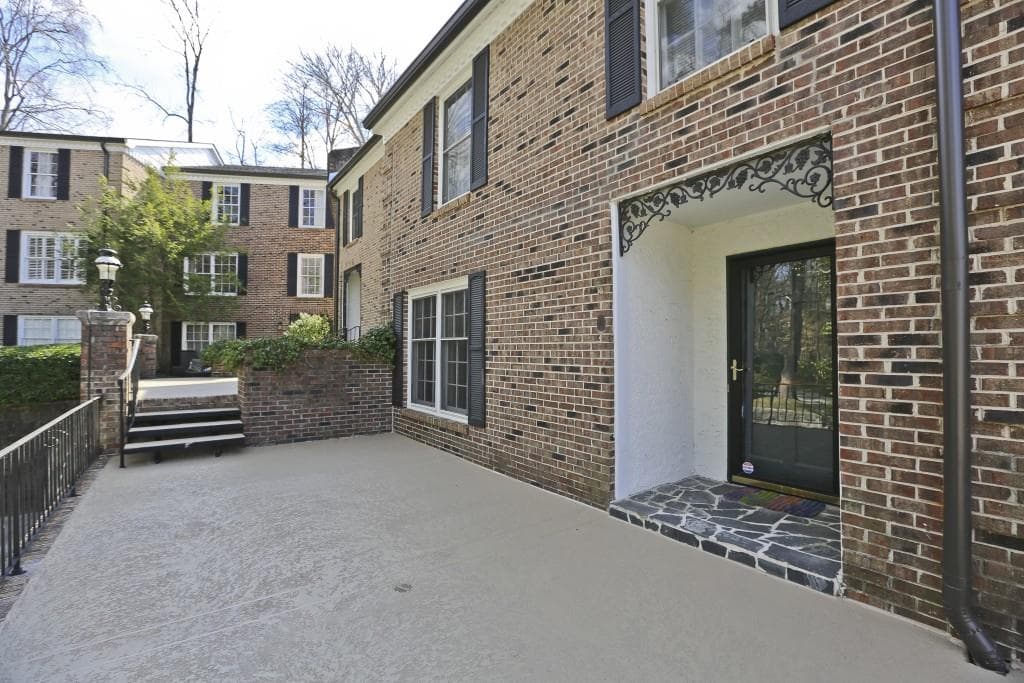 3 bedroom, 1,776 sq ft condominium sold at 6 Ardmore Square 6, Atlanta, GA 30309