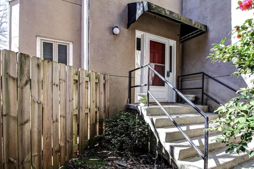 2 bedroom, 1,900 sq ft single family residence sold at 147 Battery Place, Atlanta, GA 30307
