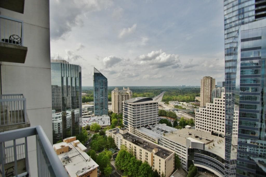 1 bedroom, 698 sq ft condominium sold at 3324 Peachtree Road 2415, Atlanta, GA 30326