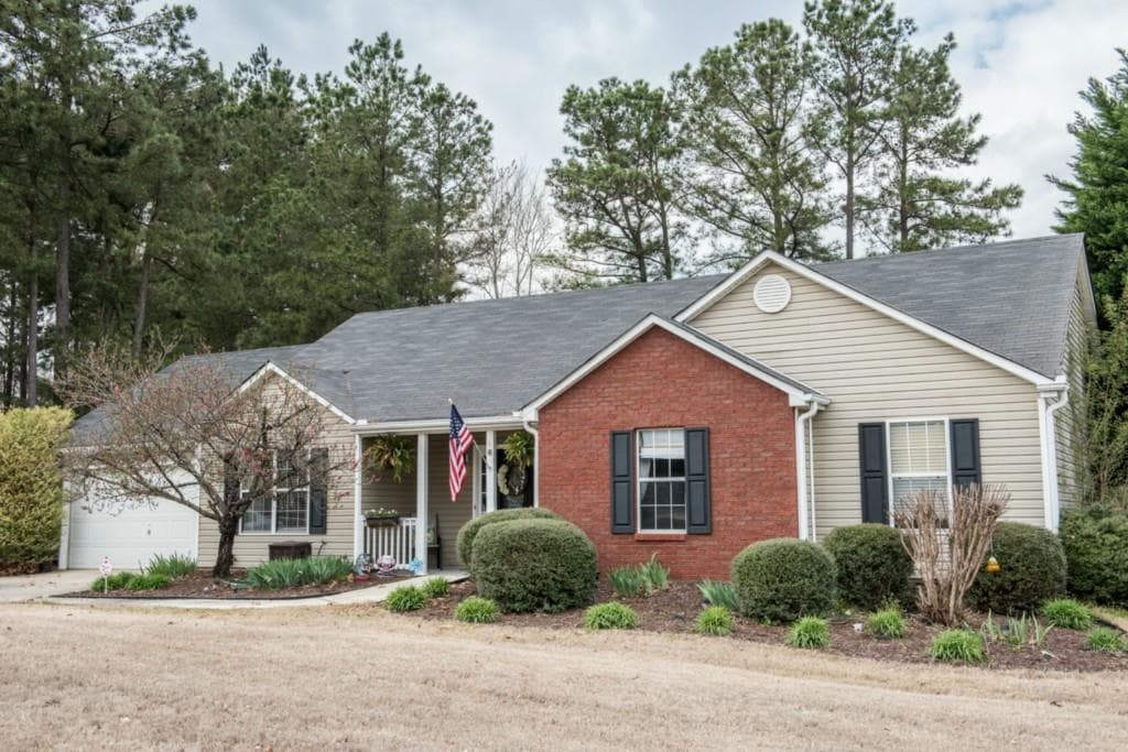 3 bedroom single family residence sold at 1374 Victoria Place Court, Loganville, GA 30052