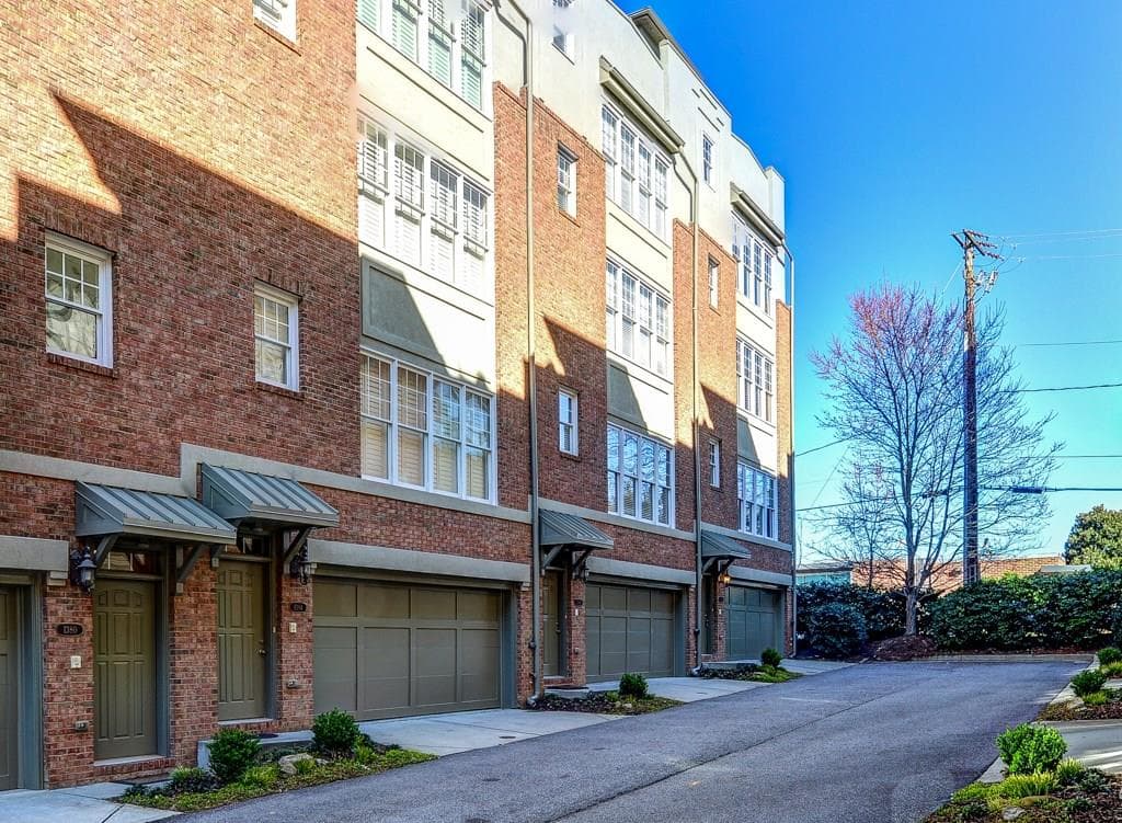 2 bedroom, 2,010 sq ft townhouse sold at 1377 PARKVIEW Lane 0, Atlanta, GA 30324