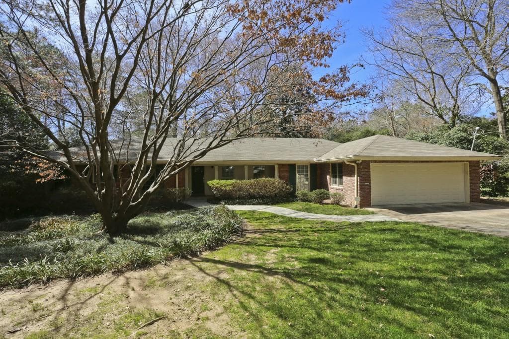 4 bedroom, 2,800 sq ft single family residence sold at 4780 Chatworth Court, Sandy Springs, GA 30342