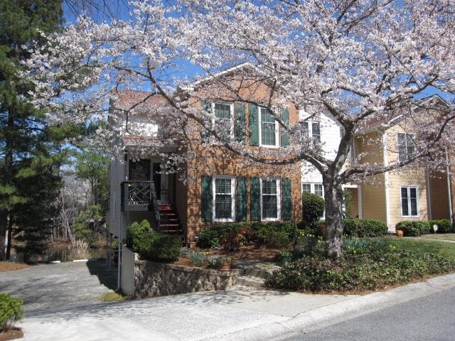 3 bedroom, 1,573 sq ft condominium sold at 6520 Deerings Lane, Norcross, GA 30092