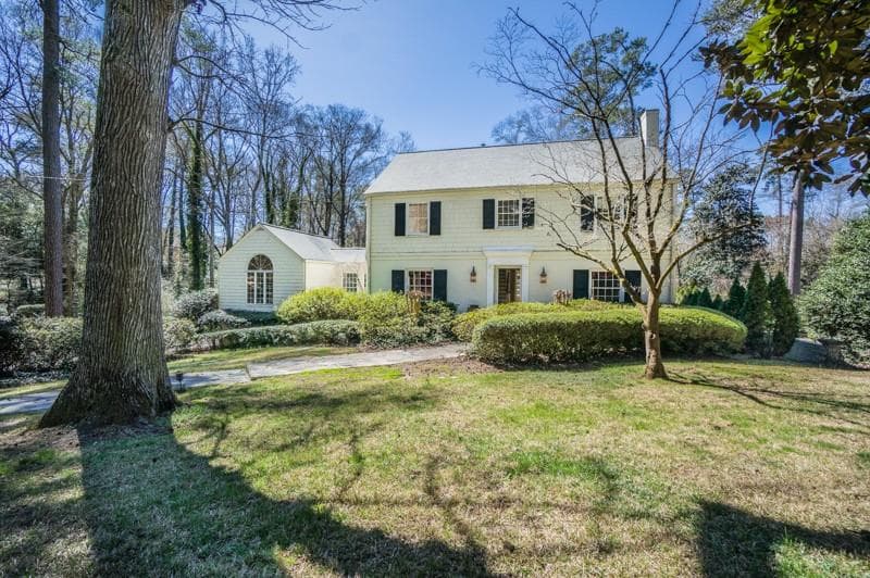 4 bedroom, 3,005 sq ft single family residence sold at 1030 Peachtree Battle Avenue, Atlanta, GA 30327
