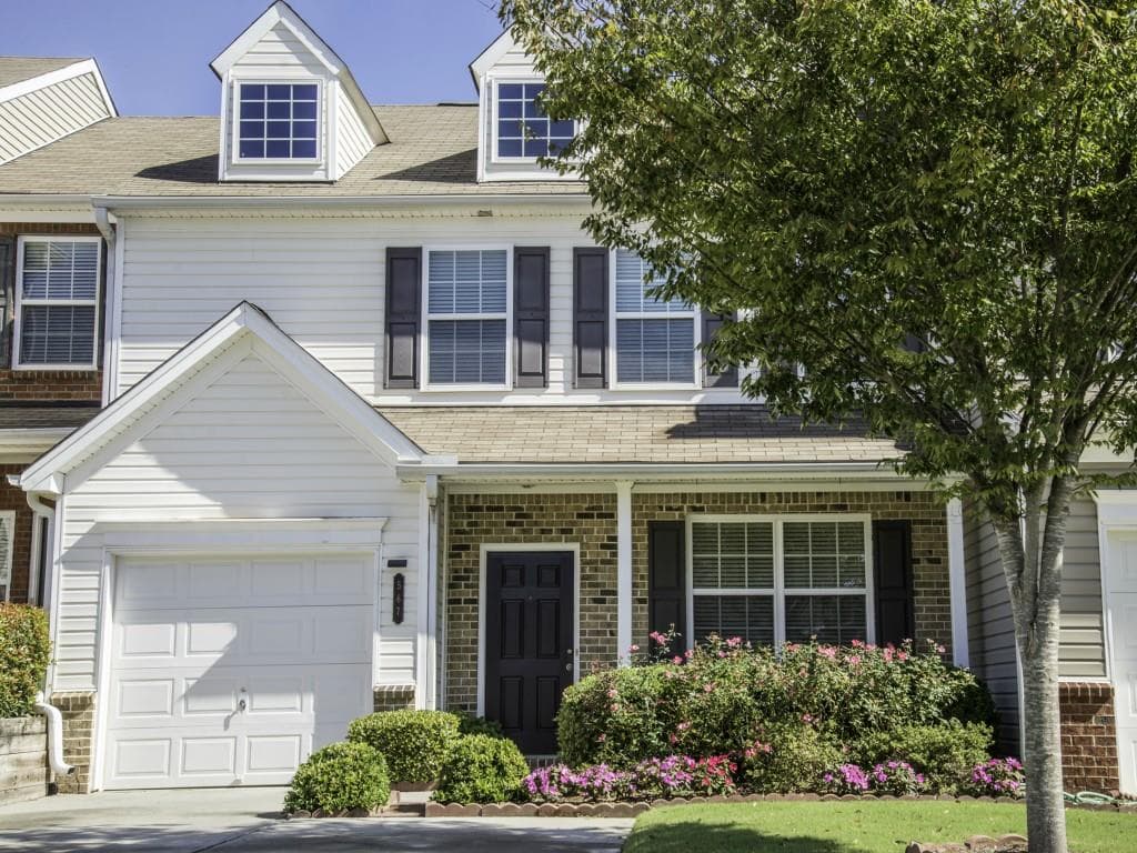 3 bedroom townhouse sold at 567 Windstone Trail, Alpharetta, GA 30004