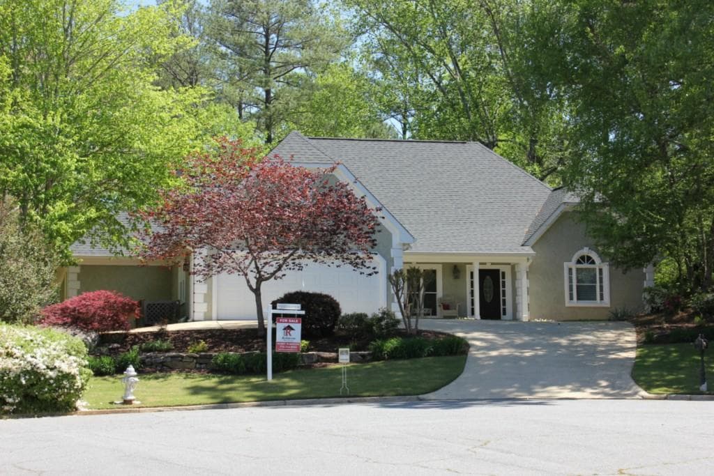 5 bedroom, 2,614 sq ft single family residence sold at 3030 Shallowford Park Manor, Roswell, GA 30075