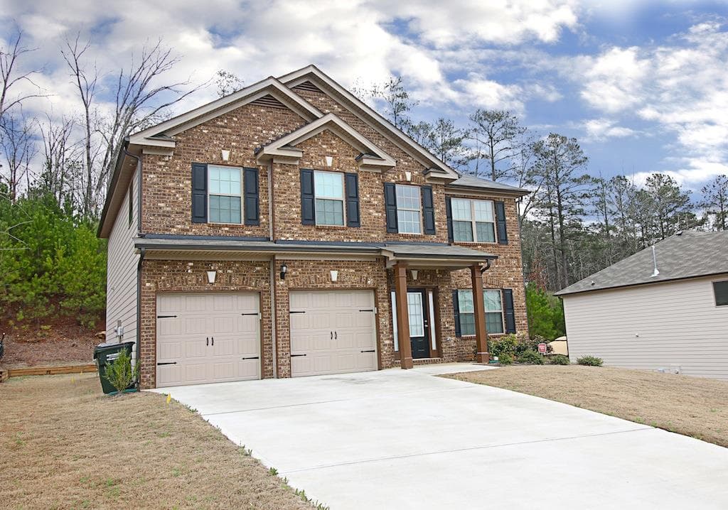4 bedroom, 2,405 sq ft single family residence sold at 5010 Tower View Trail, Snellville, GA 30039