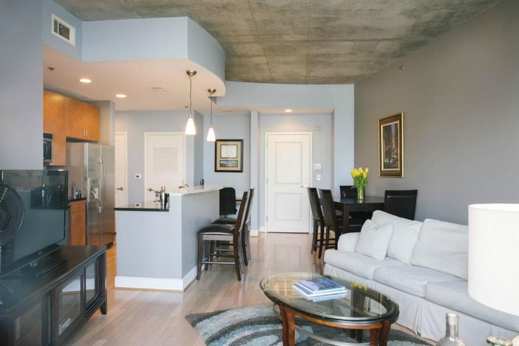 1 bedroom, 866 sq ft condominium sold at 950 W Peachtree Street 1405, Atlanta, GA 30309