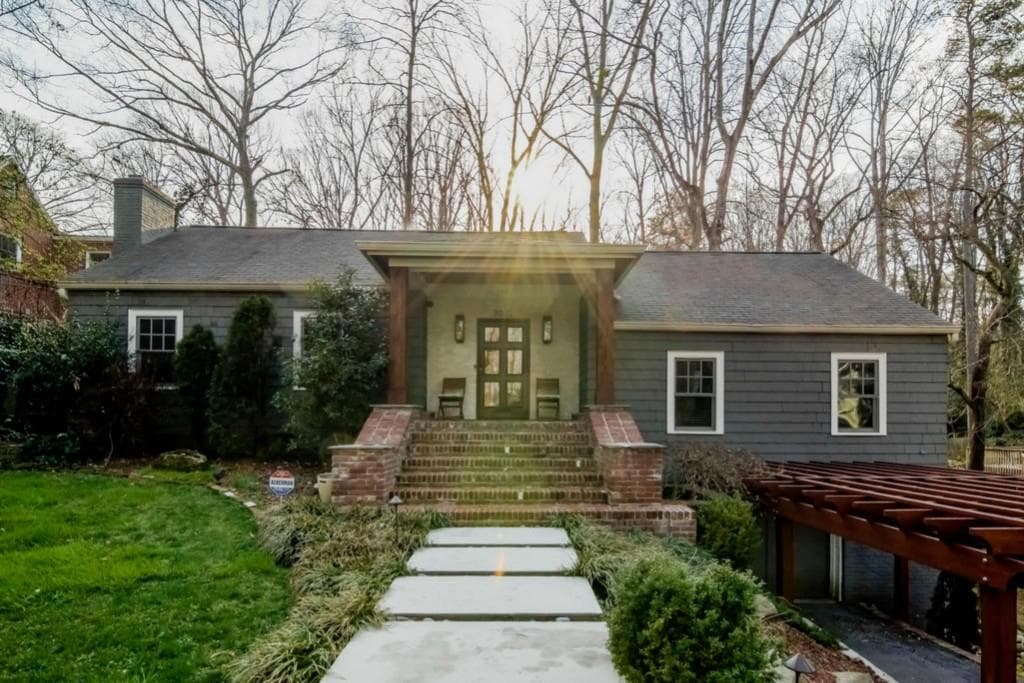 3 bedroom, 2,050 sq ft single family residence sold at 3072 Dale Drive, Atlanta, GA 30305