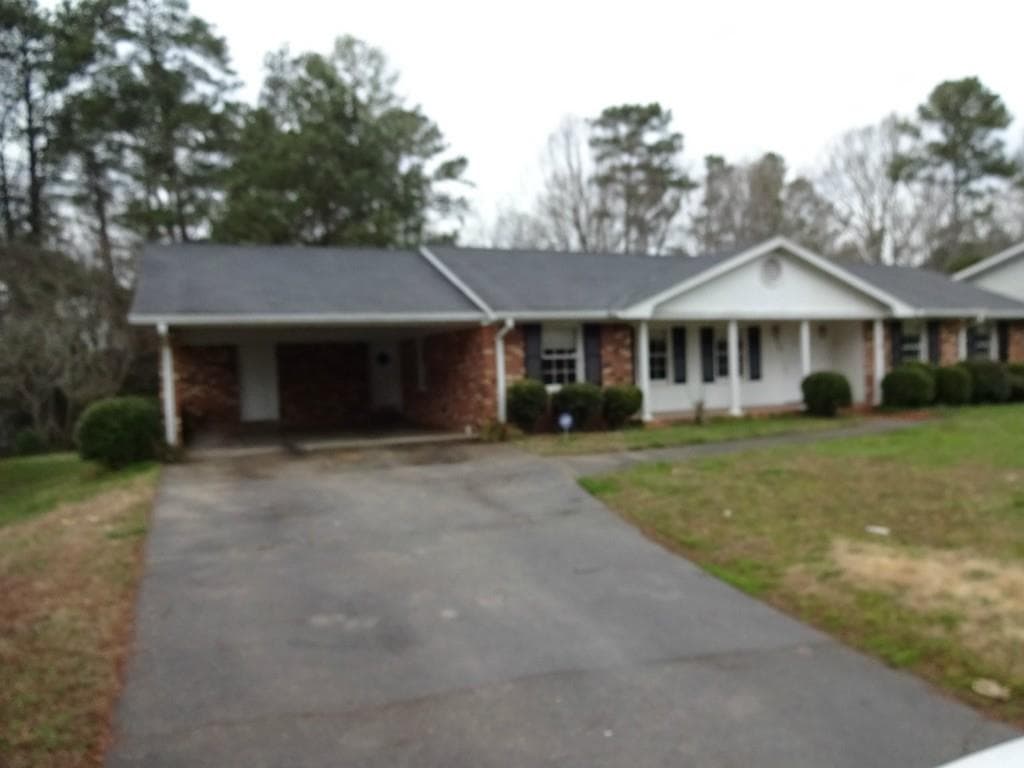 3 bedroom, 1,690 sq ft single family residence sold at 1010 Carlo Woods Drive, Atlanta, GA 30331