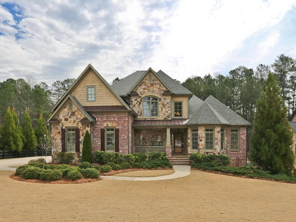 4 bedroom, 4,744 sq ft single family residence sold at 9119 Eves Circle, Roswell, GA 30076