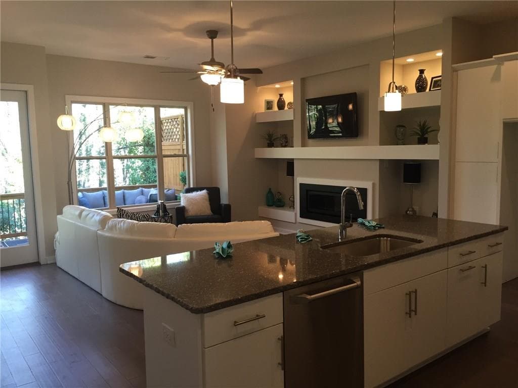 3 bedroom, 1,915 sq ft townhouse sold at 832 Canterbury Overlook 8, Atlanta, GA 30324