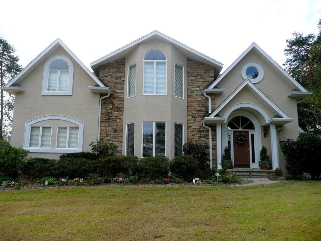 3 bedroom, 2,592 sq ft single family residence sold at 5748 Ridgewater Drive, Gainesville, GA 30506