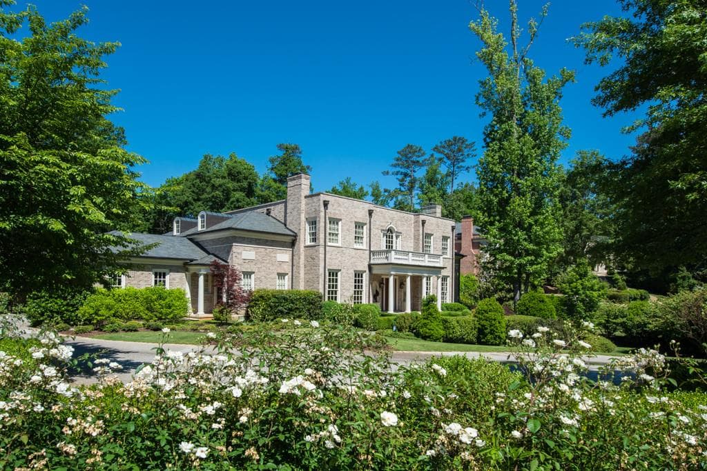 6 bedroom, 7,570 sq ft single family residence sold at 3240 W Paces Park Drive, Atlanta, GA 30327