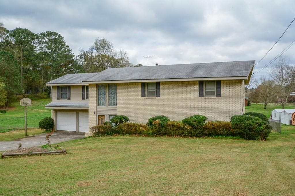 3 bedroom, 1,956 sq ft single family residence sold at 2570 Bankstone Drive, Marietta, GA 30064