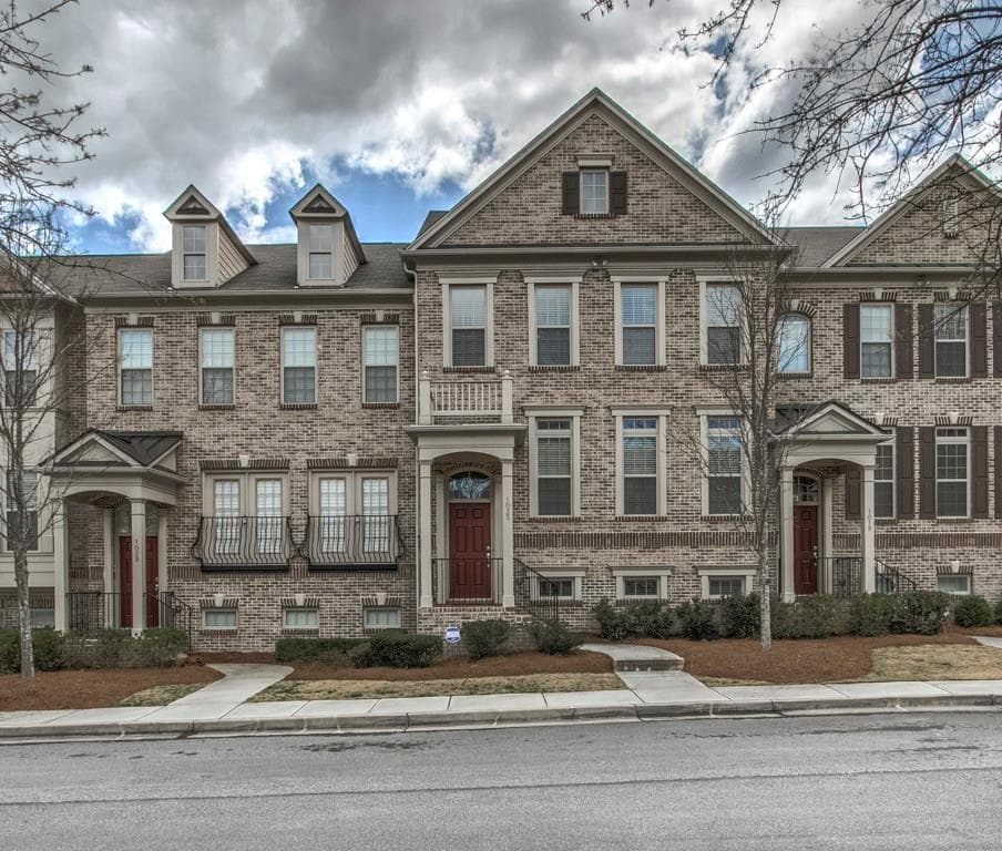 4 bedroom townhouse sold at 1025 E Paces Lane 1025, Atlanta, GA 30326