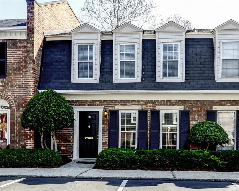 2 bedroom, 1,342 sq ft condominium sold at 18 NW Scotland Place 18, Atlanta, GA 30318