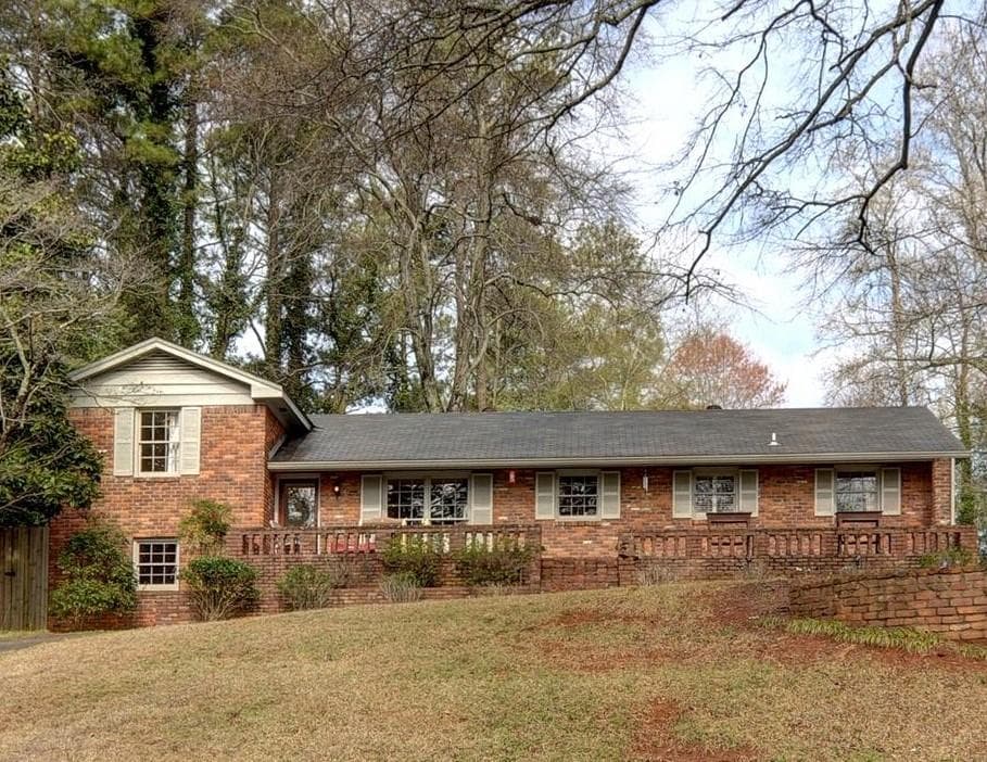 5 bedroom single family residence sold at 222 Skyland Drive, Roswell, GA 30075