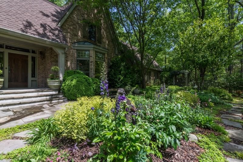 5 bedroom single family residence sold at 25 Spring Oaks Court, Atlanta, GA 30327