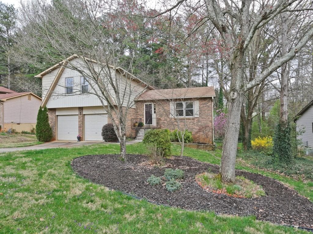 4 bedroom, 2,011 sq ft single family residence sold at 1261 Reilly Lane, Clarkston, GA 30021