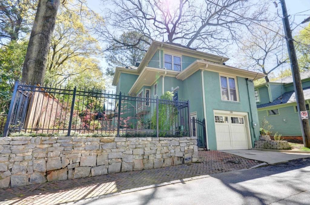 3 bedroom, 1,866 sq ft single family residence sold at 219 6th Street, Atlanta, GA 30308