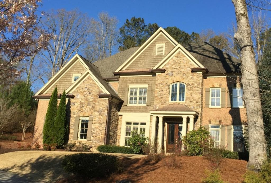 5 bedroom, 4,627 sq ft single family residence sold at 325 Plantation Way, Roswell, GA 30075