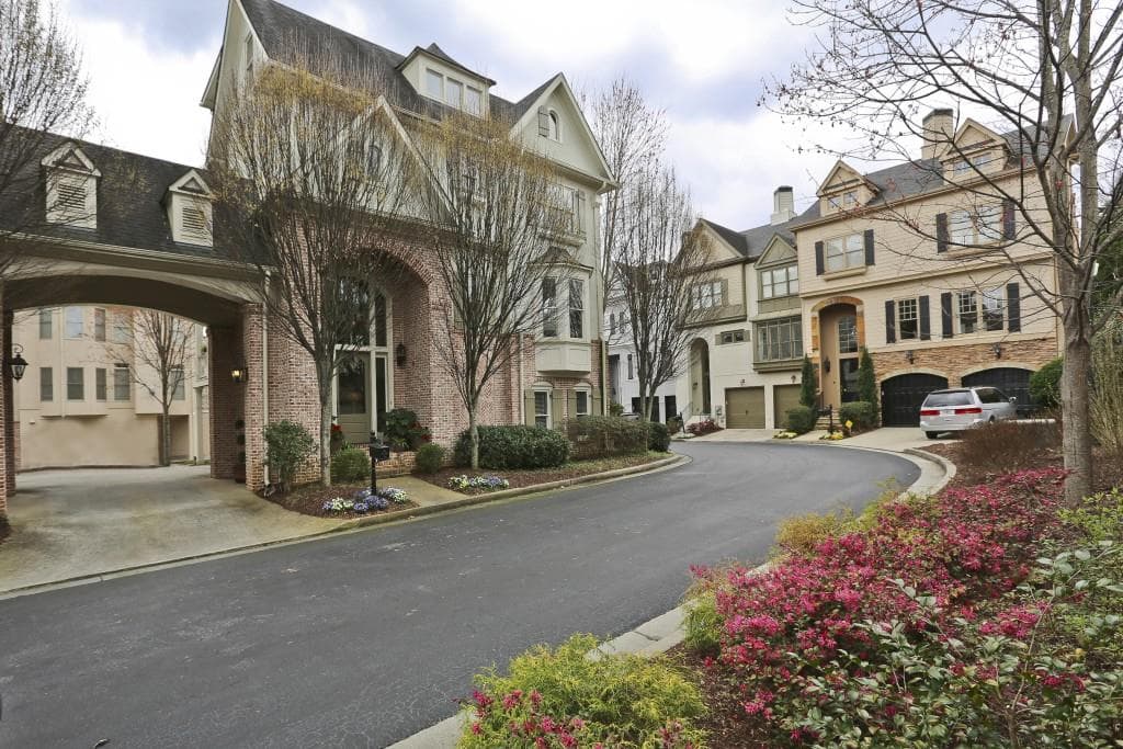 3 bedroom townhouse sold at 1377 Village Park Drive, Brookhaven, GA 30319