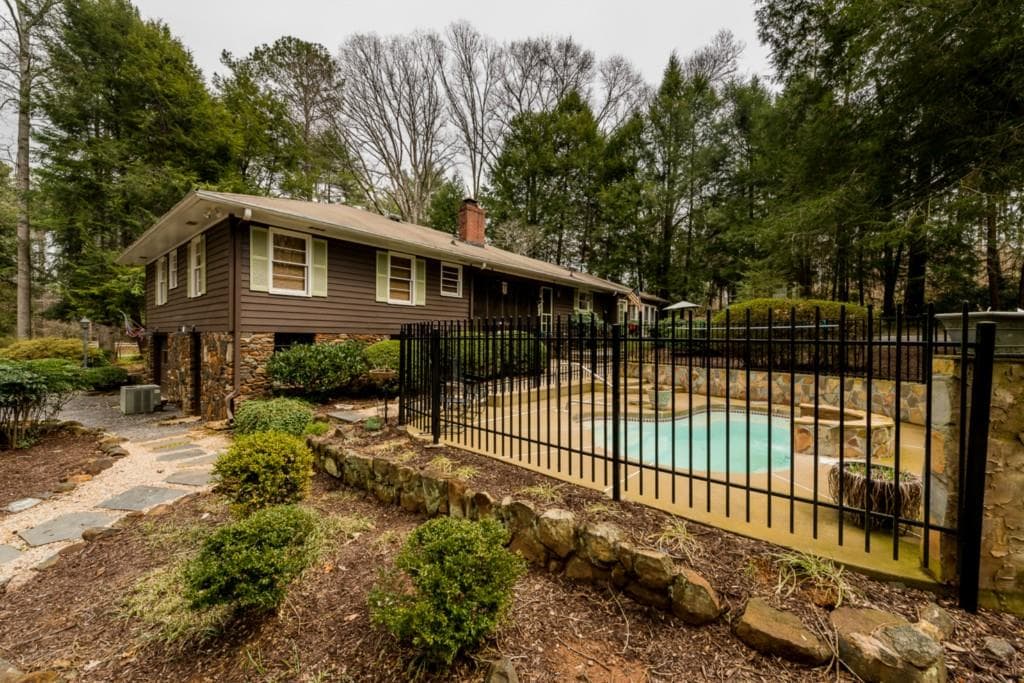 3 bedroom, 2,325 sq ft single family residence sold at 2387 Burnt Hickory Road, Marietta, GA 30064