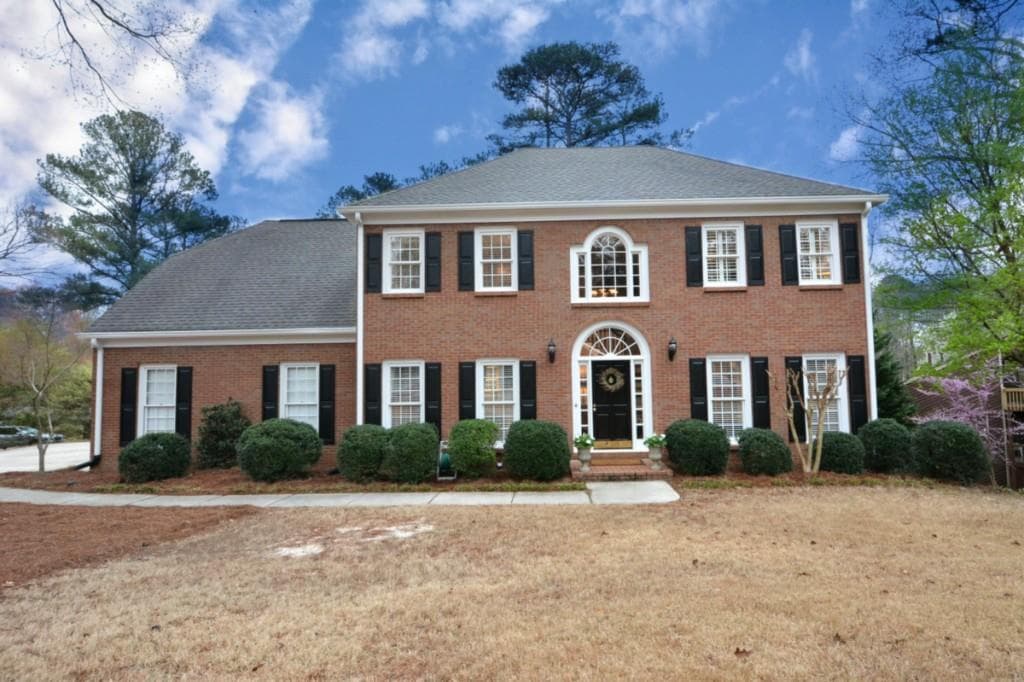 4 bedroom, 4,265 sq ft single family residence sold at 450 Fourth Fairway Drive, Roswell, GA 30076