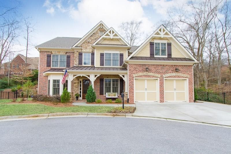 5 bedroom, 3,353 sq ft single family residence sold at 4605 Peachtree Dunwoody Road, Atlanta, GA 30342