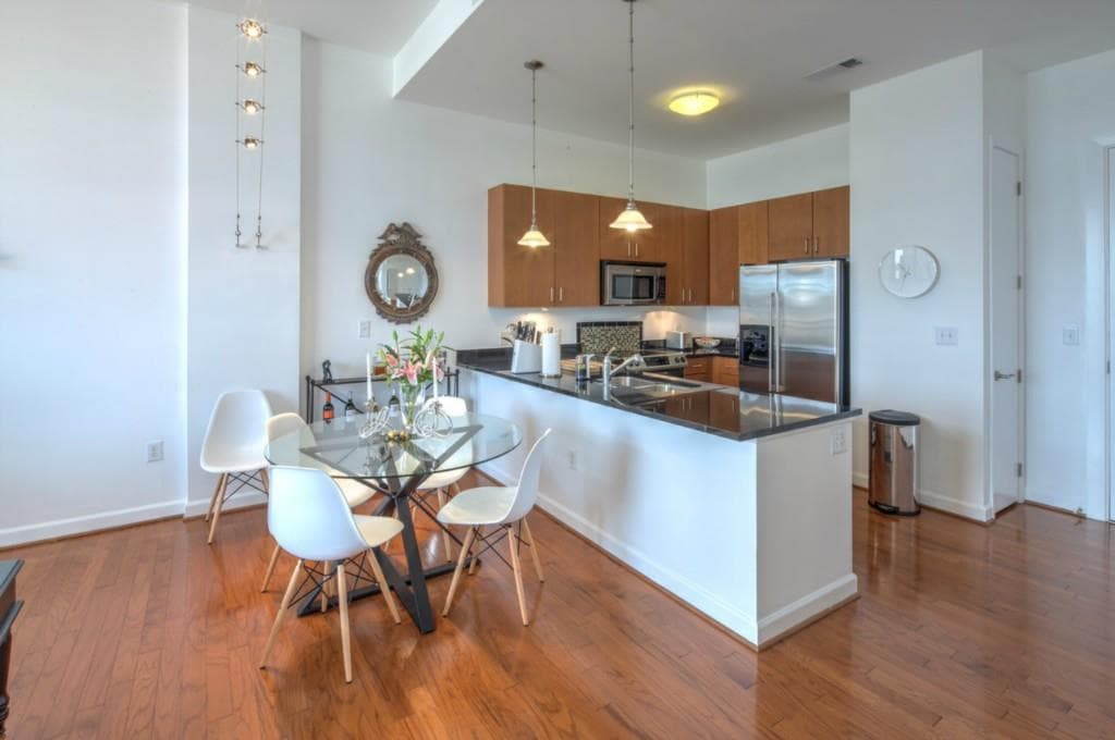 1 bedroom, 852 sq ft condominium sold at 711 Cosmopolitan Drive 817, Atlanta, GA 30324
