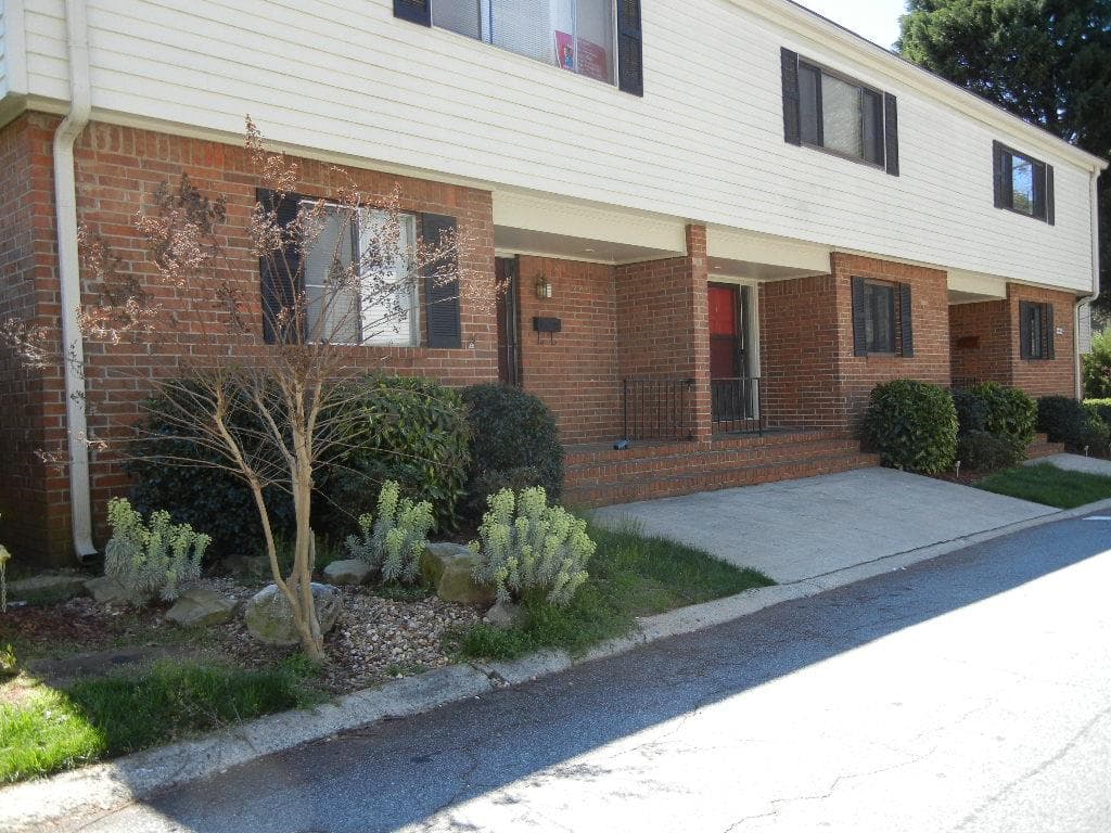 3 bedroom, 1,444 sq ft condominium sold at 3332 Northcrest Road B, Atlanta, GA 30340